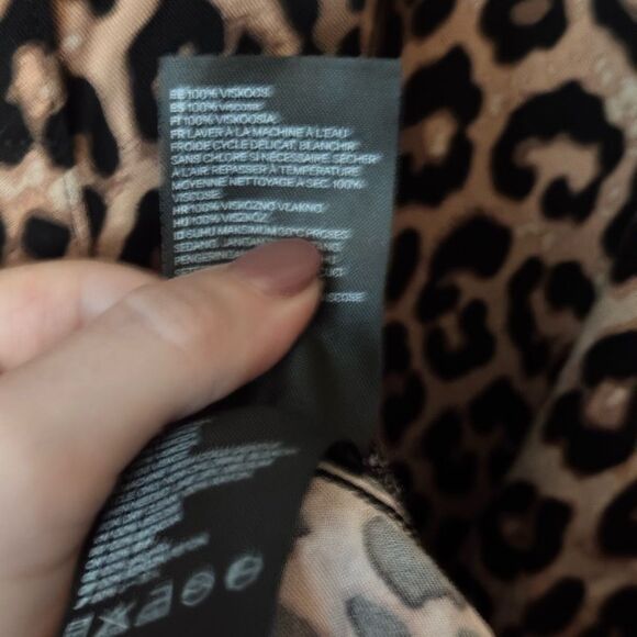 H&M- Women’s Oversized Long Sleeve Leopard Print Dress, Size Small - Picture 8 of 9